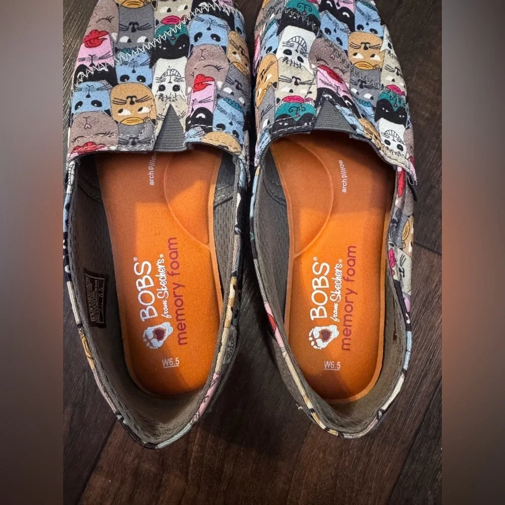 Skechers Cat Print Flats Size 6.5
